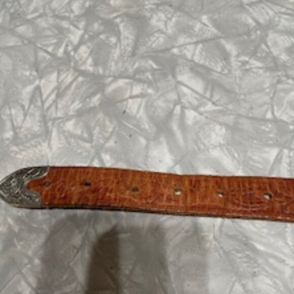 VINTAGE Women's Brown Tooled Leather Belt with Silver Tip & Buckle - Picture 4 of 5